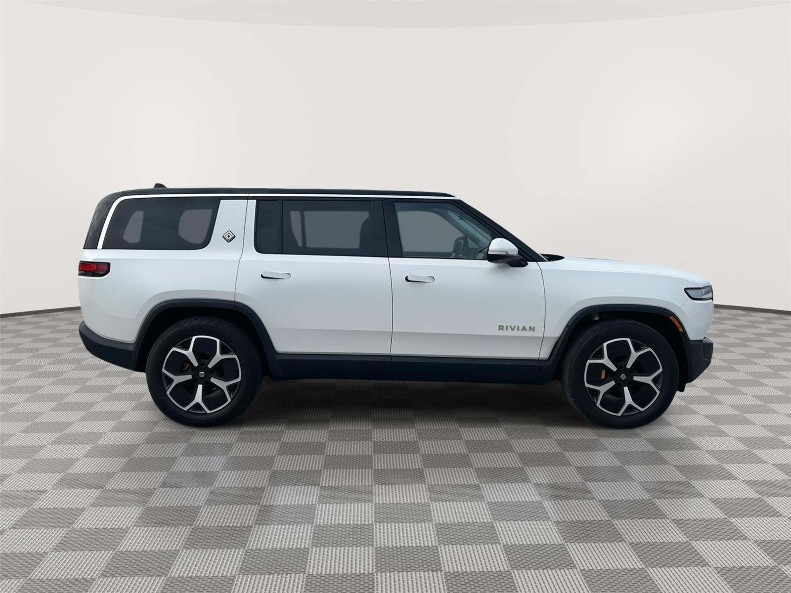 Used 2024 Rivian R1S Adventure image 33