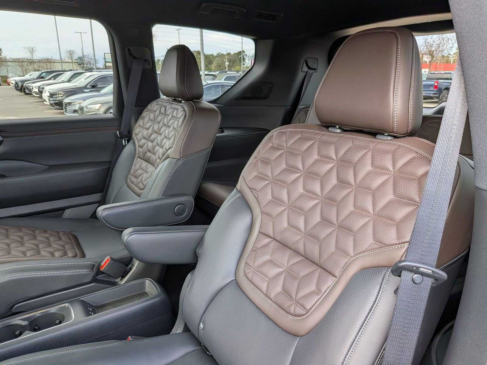 Used 2025 Nissan Armada Platinum Reserve image 31