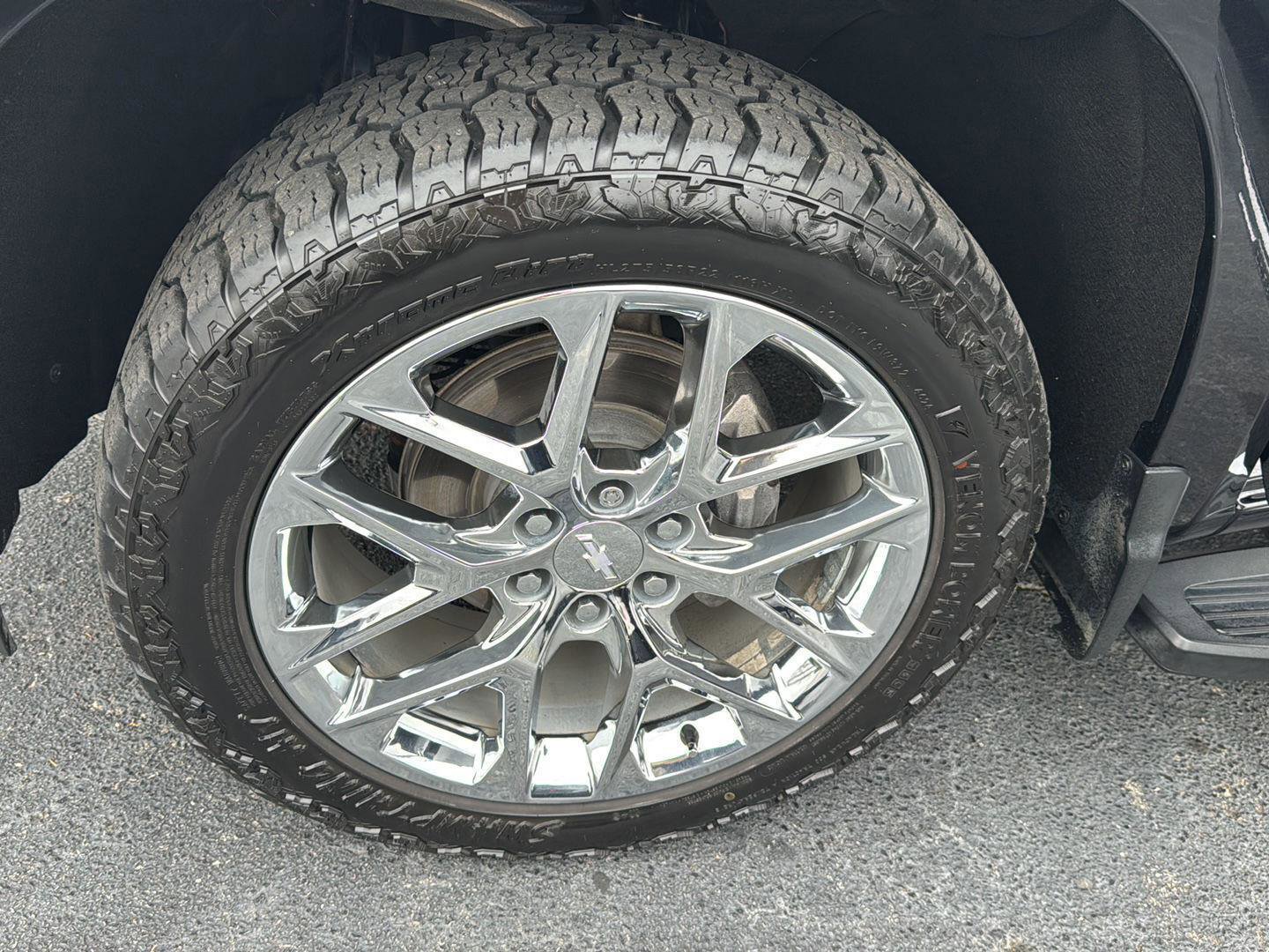 Used 2023 Chevrolet Silverado 1500 High Country w/ Technology Package AWD/4WD image 32