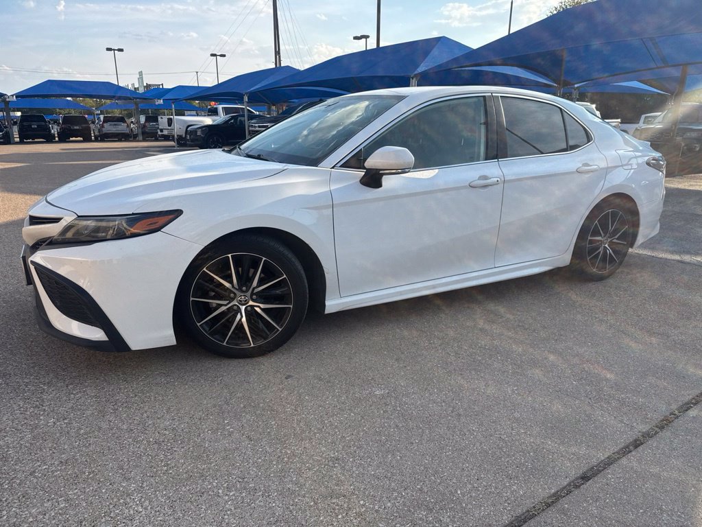 Used 2022 Toyota Camry SE w/ Cold Weather Package AWD/4WD image 1