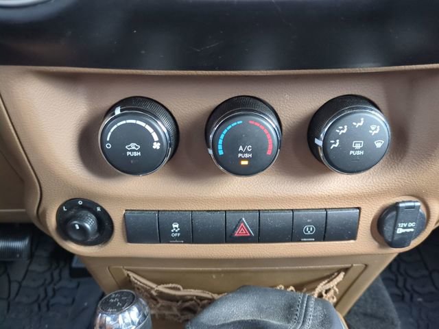 Used 2017 Jeep Wrangler Unlimited Sahara w/ Connectivity Group image 23