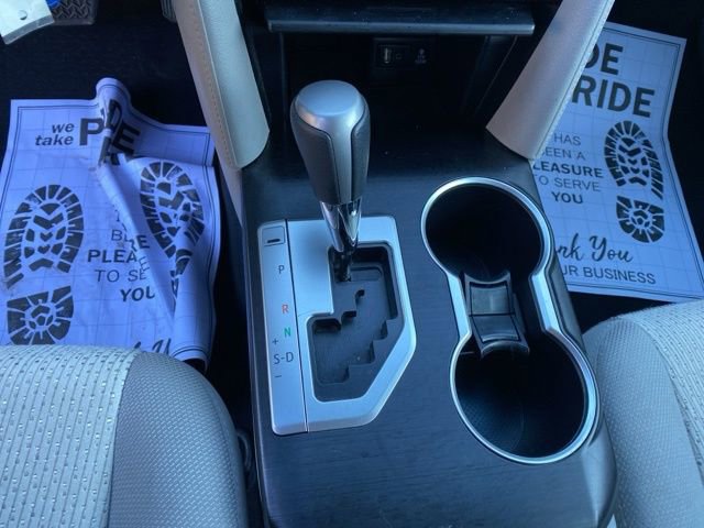 Used 2012 Toyota Camry L image 14