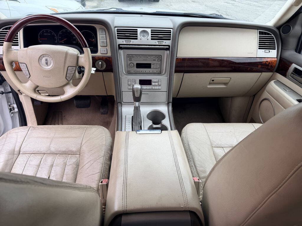 Used 2004 Lincoln Navigator Ultimate AWD/4WD image 10