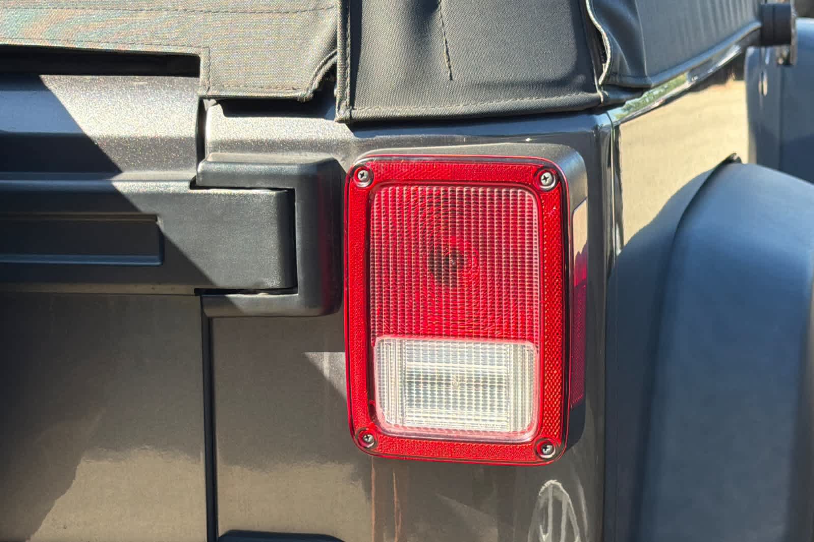 Used 2018 Jeep Wrangler Sport AWD/4WD image 16