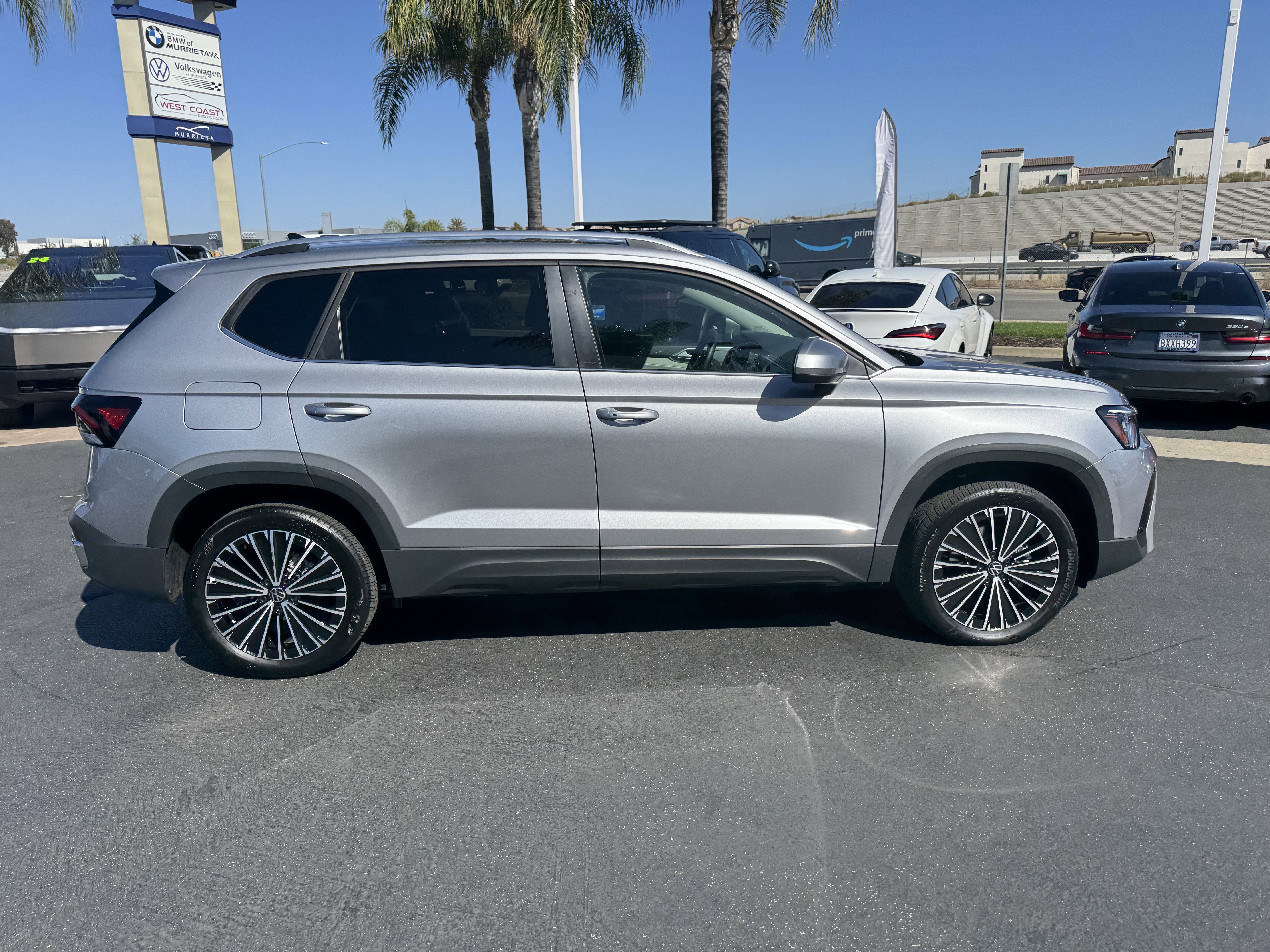 Used 2025 Volkswagen Taos SE image 6