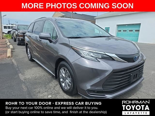 Used 2023 Toyota Sienna LE AWD/4WD image 5