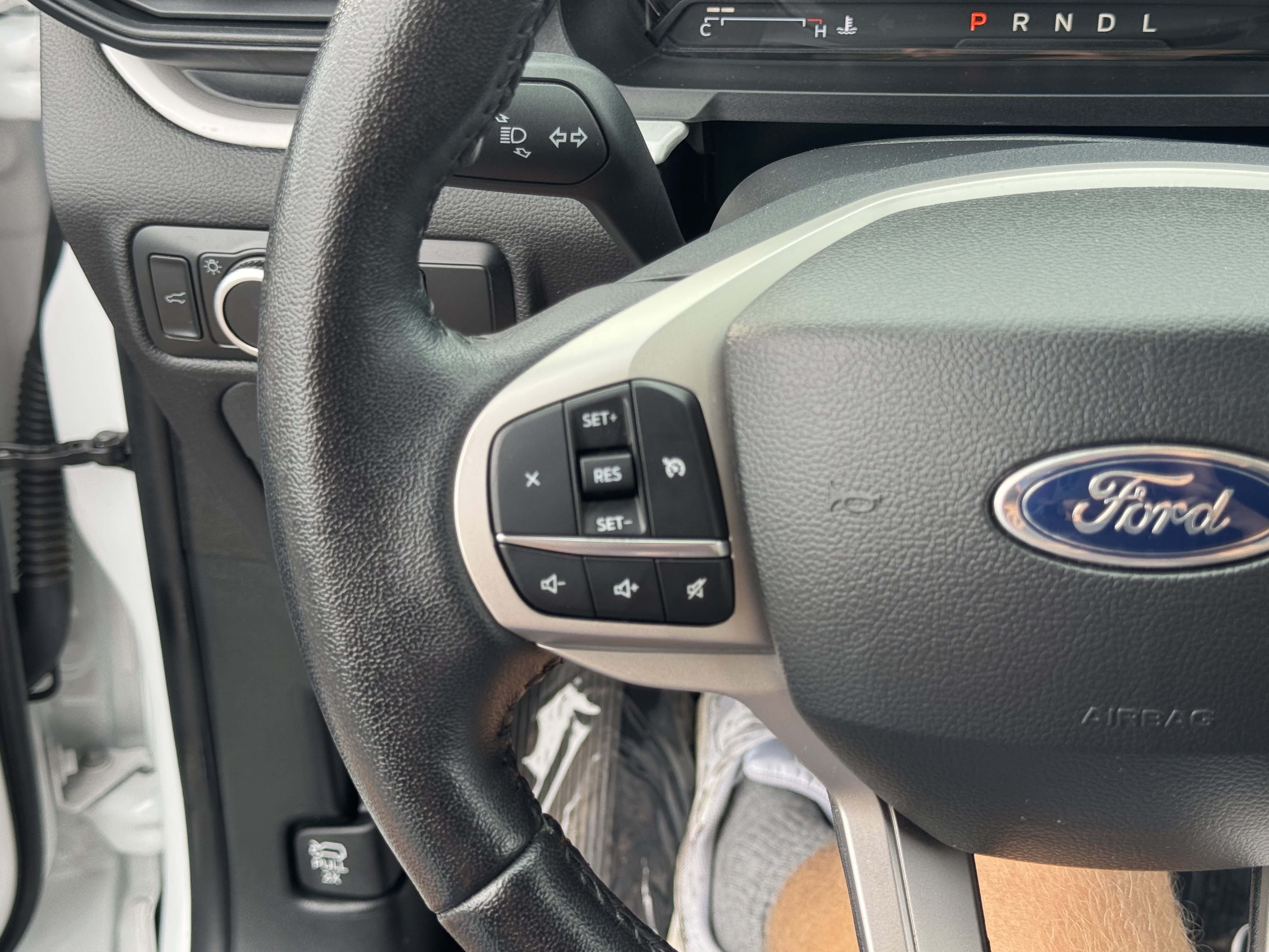Used 2023 Ford Explorer XLT AWD/4WD image 21