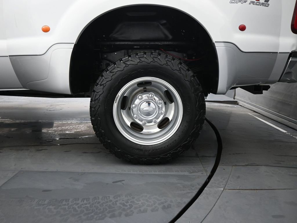 Used 2010 Ford F350 Lariat image 19