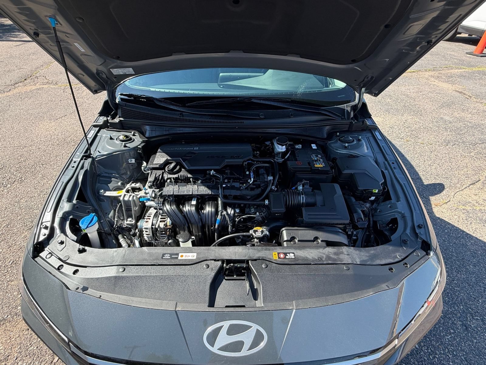 Used 2025 Hyundai Elantra Limited FWD image 33