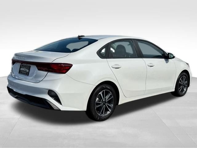 Used 2023 Kia Forte LXS w/ LXS Technology Package image 8