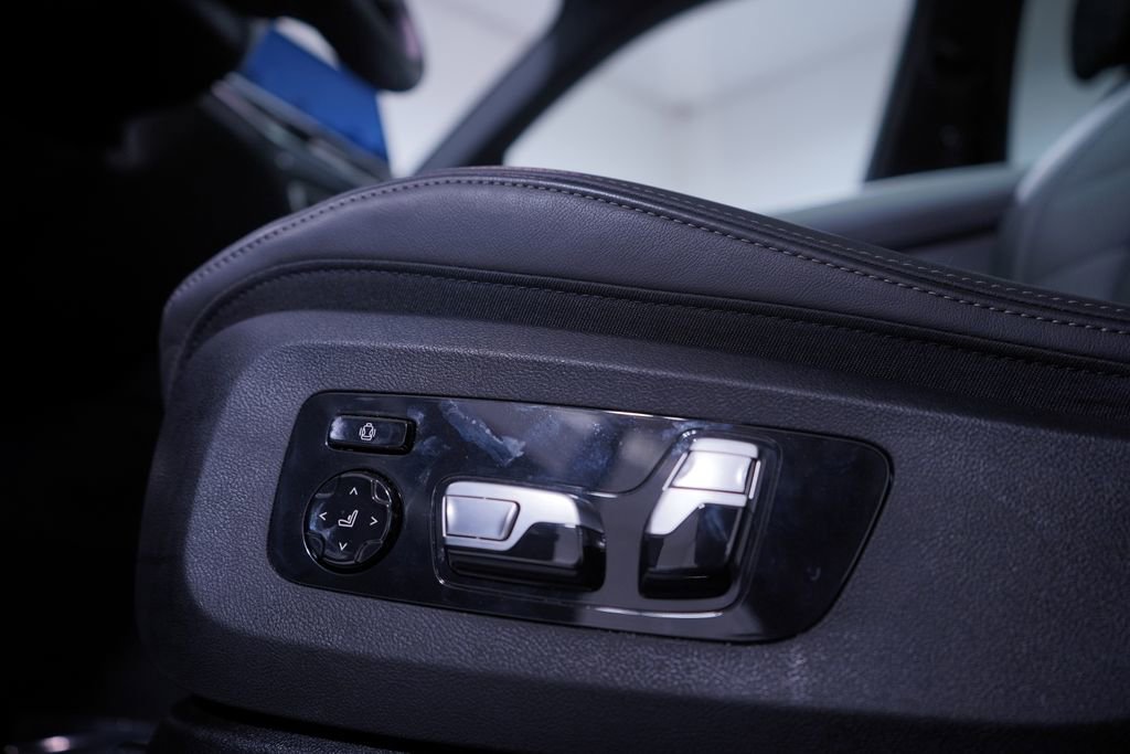 Used 2026 BMW X7 xDrive40i w/ M Sport Package AWD/4WD image 19