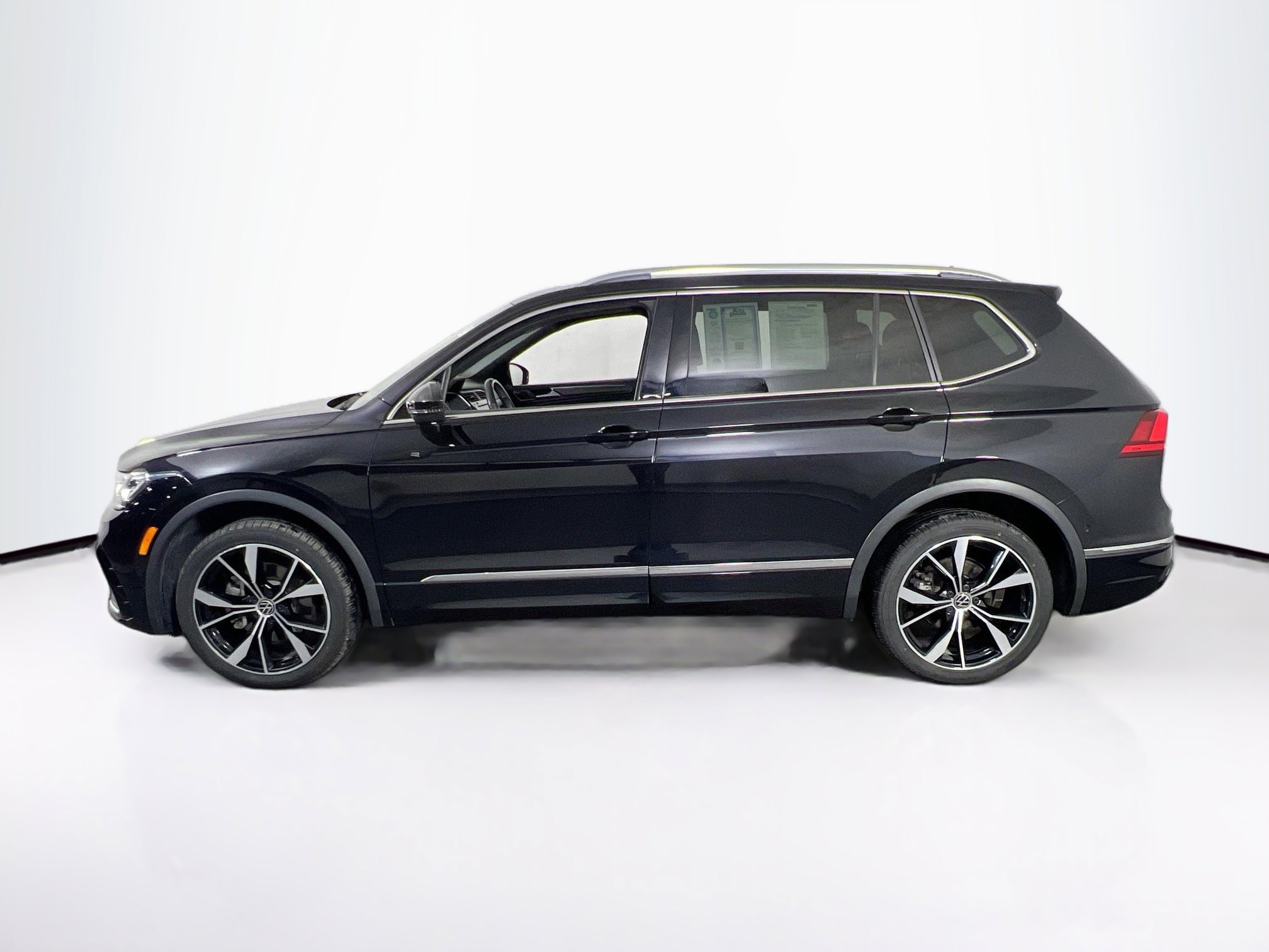 Used 2022 Volkswagen Tiguan SEL R-Line AWD/4WD image 8