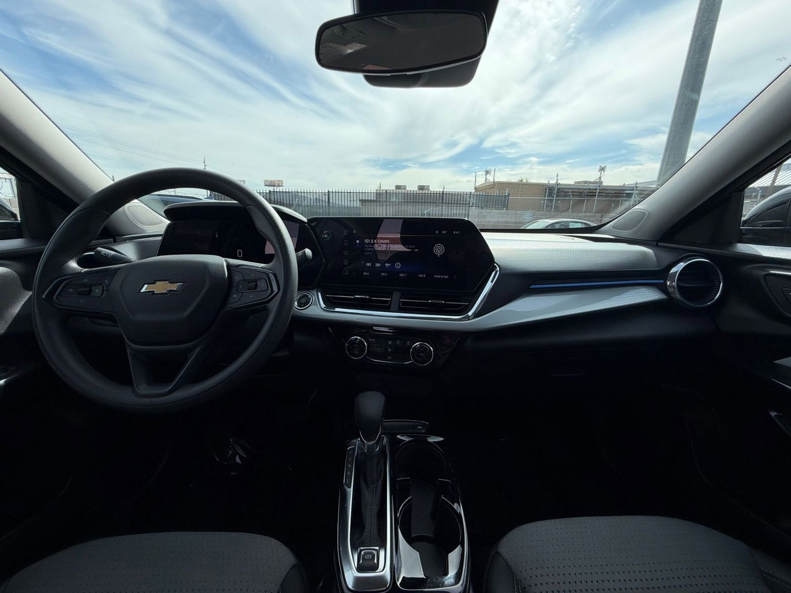 Used 2025 Chevrolet Trax LT FWD image 32