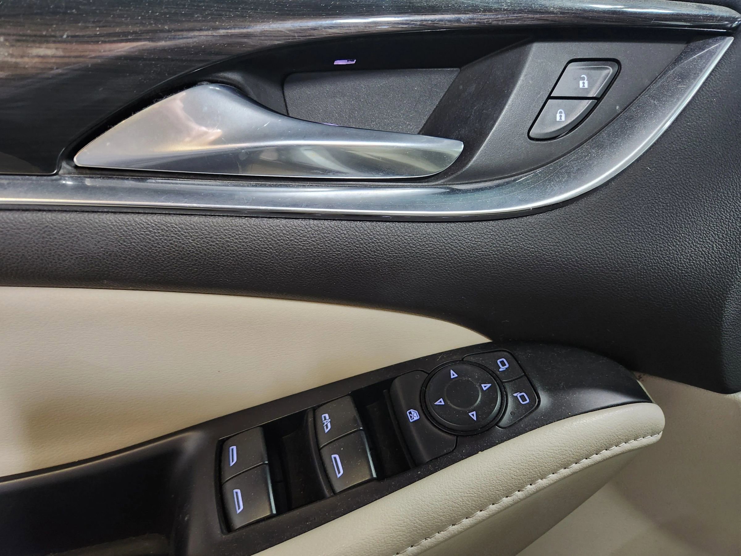 Used 2019 Buick Enclave Essence image 35