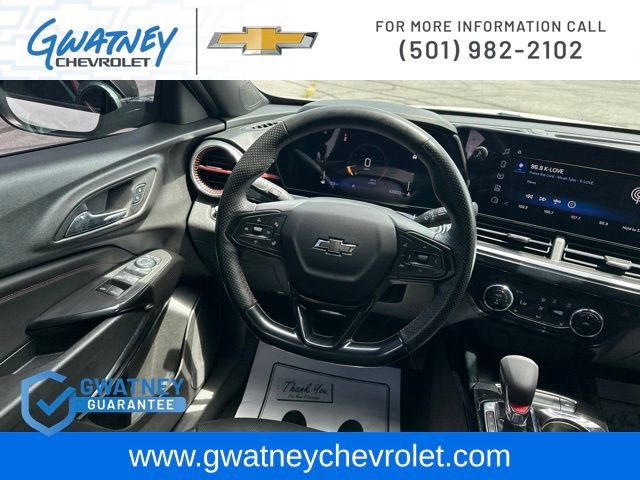 Used 2025 Chevrolet Trax RS w/ Sunroof Package FWD image 23