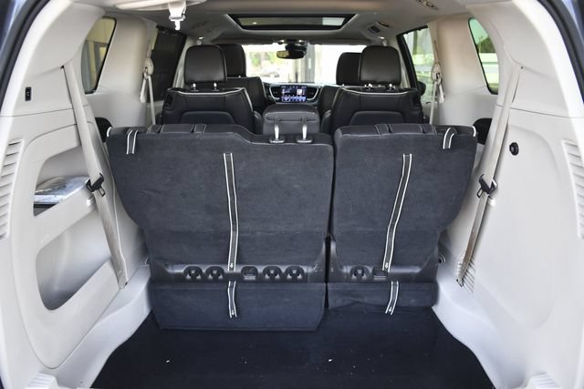 Used 2023 Chrysler Pacifica Limited FWD image 29