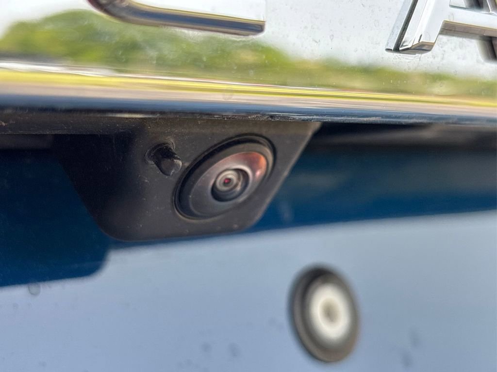 Used 2025 Volkswagen Atlas Cross Sport SE image 17