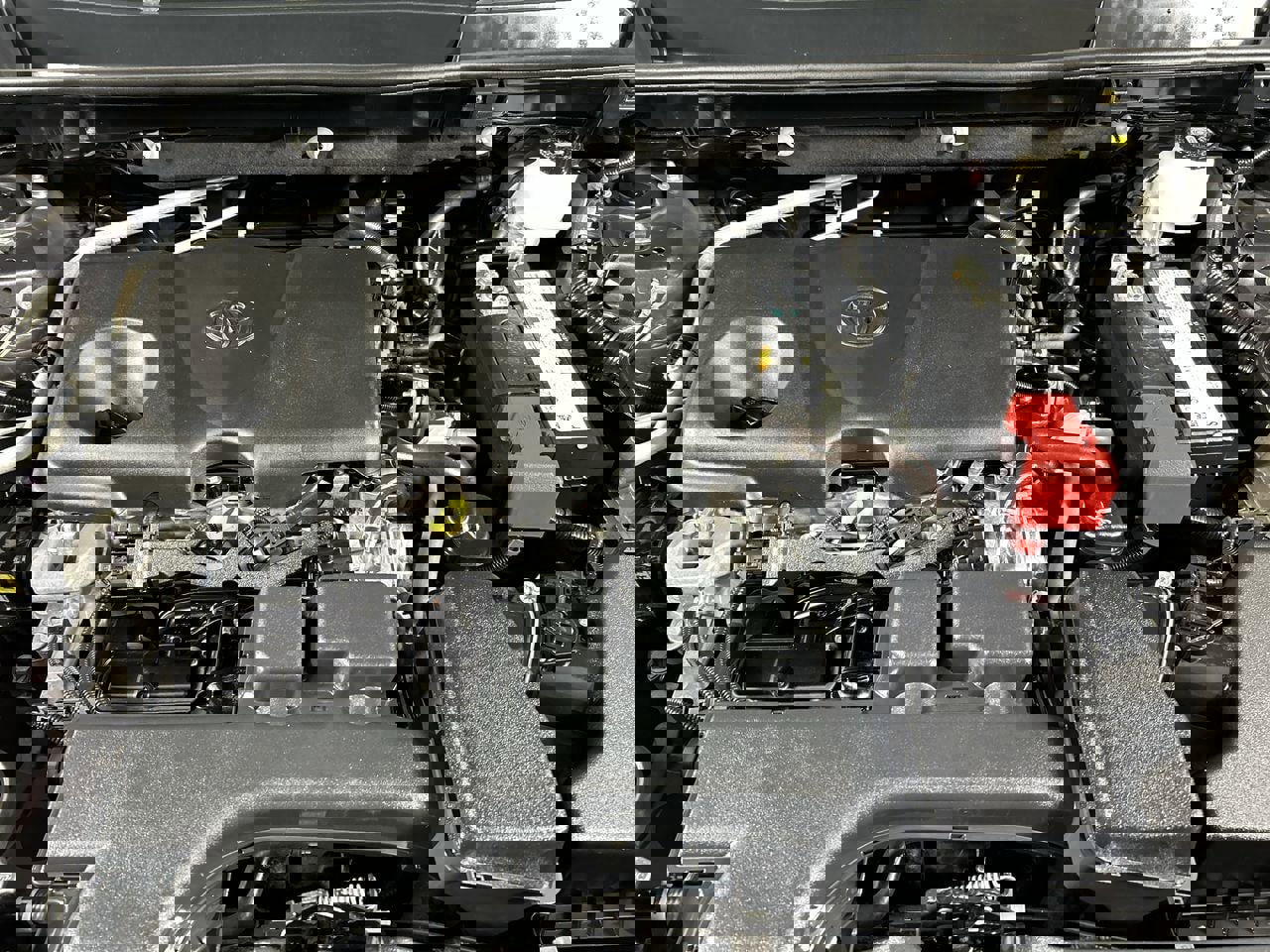 Used 2022 Toyota RAV4 LE image 11