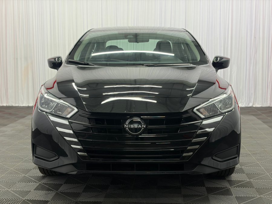 Used 2023 Nissan Versa SV FWD image 3