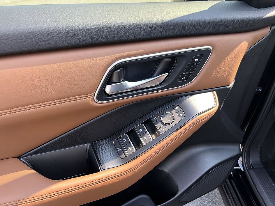 New 2026 Nissan Rogue Platinum image 14