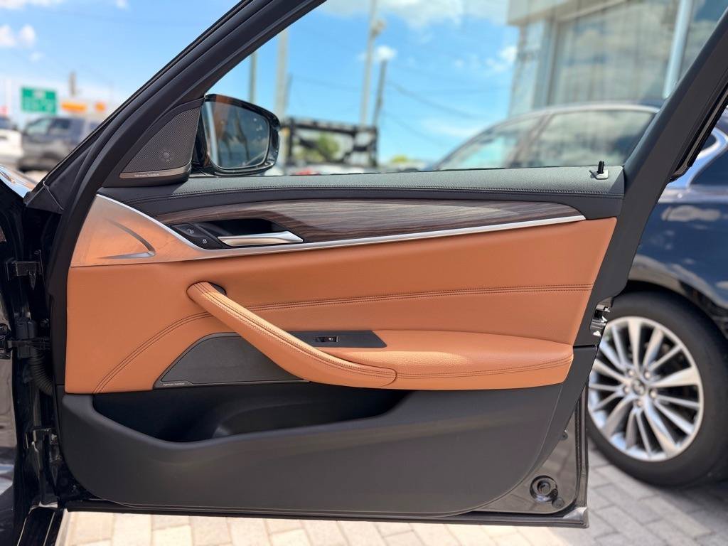 Used 2020 BMW 530i w/ M Sport Package RWD image 11