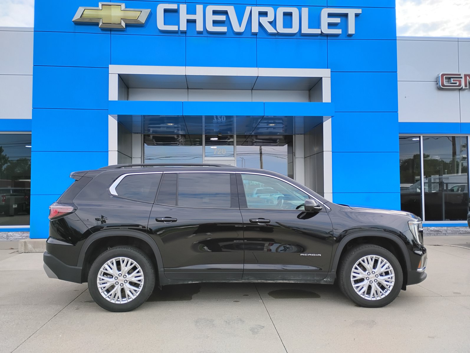 Used 2024 GMC Acadia Elevation FWD image 5