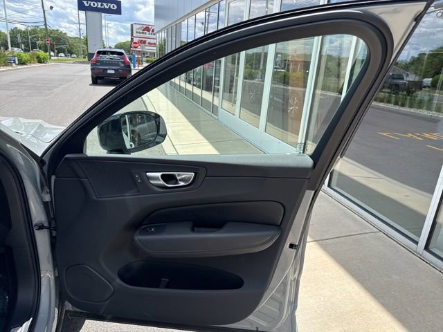 Certified 2025 Volvo XC60 B5 Plus AWD/4WD image 14