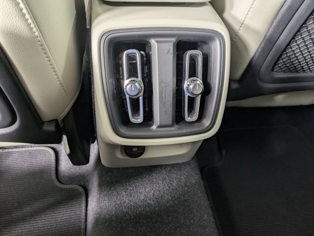 Used 2023 Volvo XC40 B4 Ultimate FWD image 29