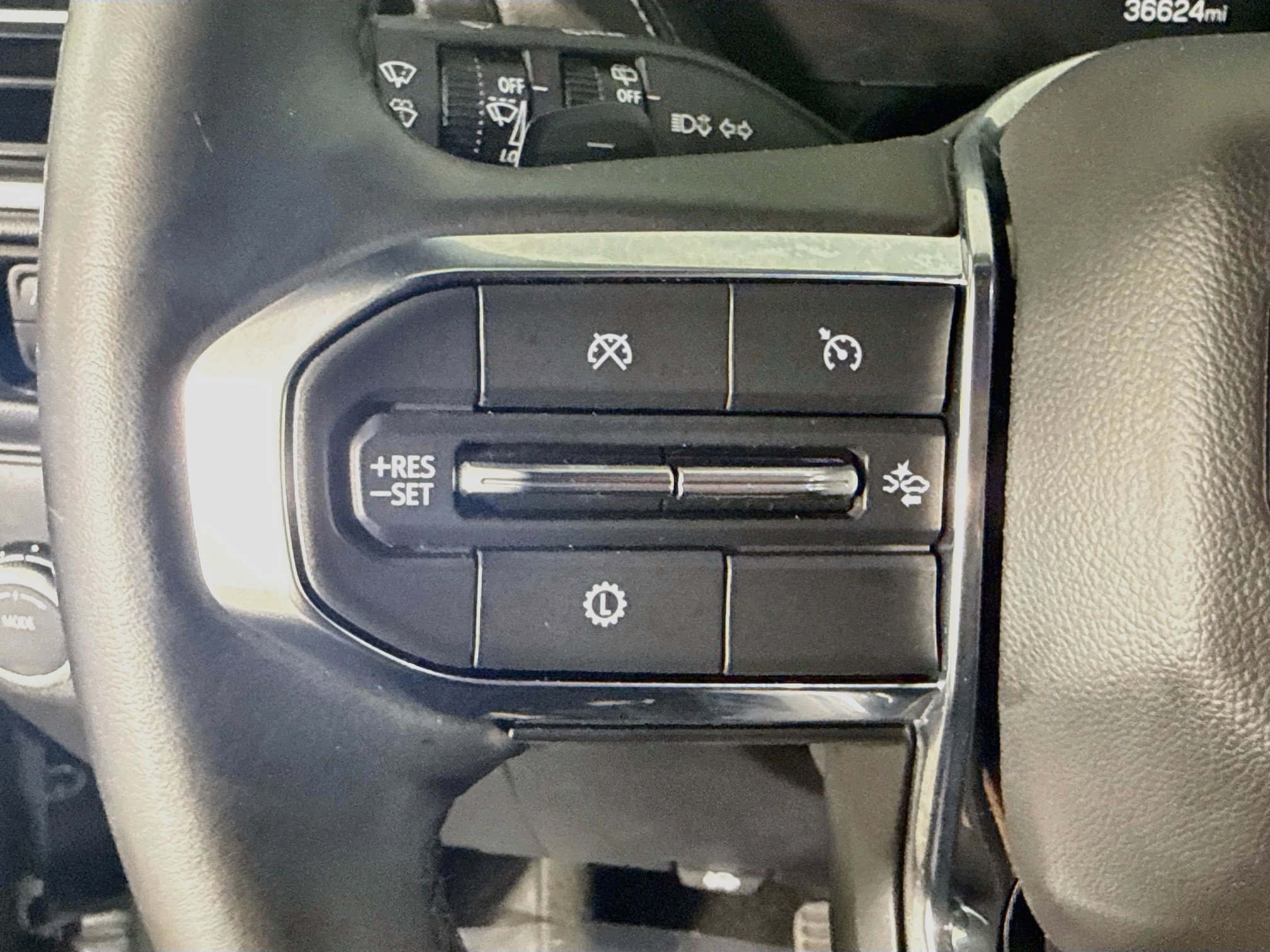 Used 2025 GMC Yukon Denali RWD image 14