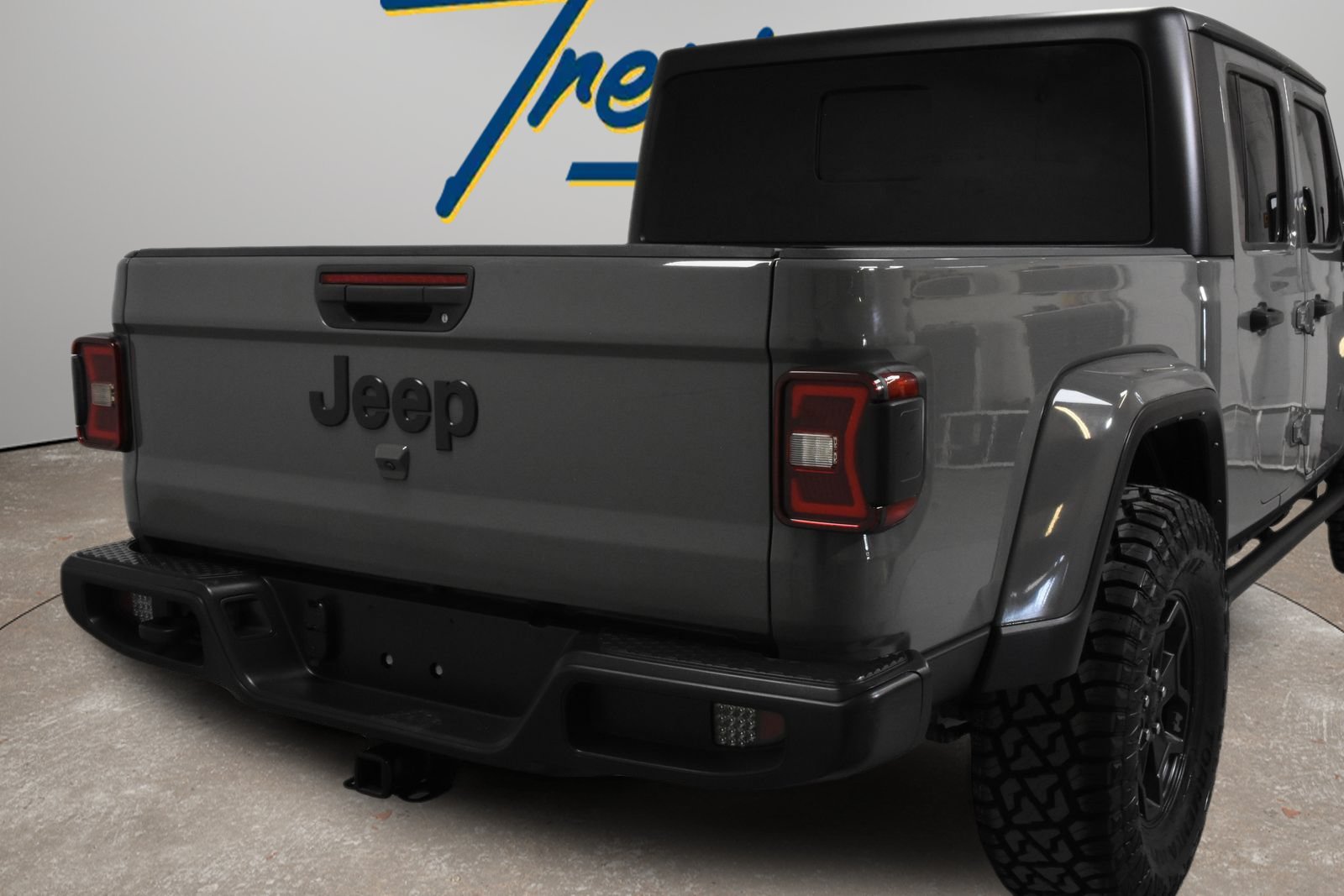 Used 2022 Jeep Gladiator Sport AWD/4WD image 3