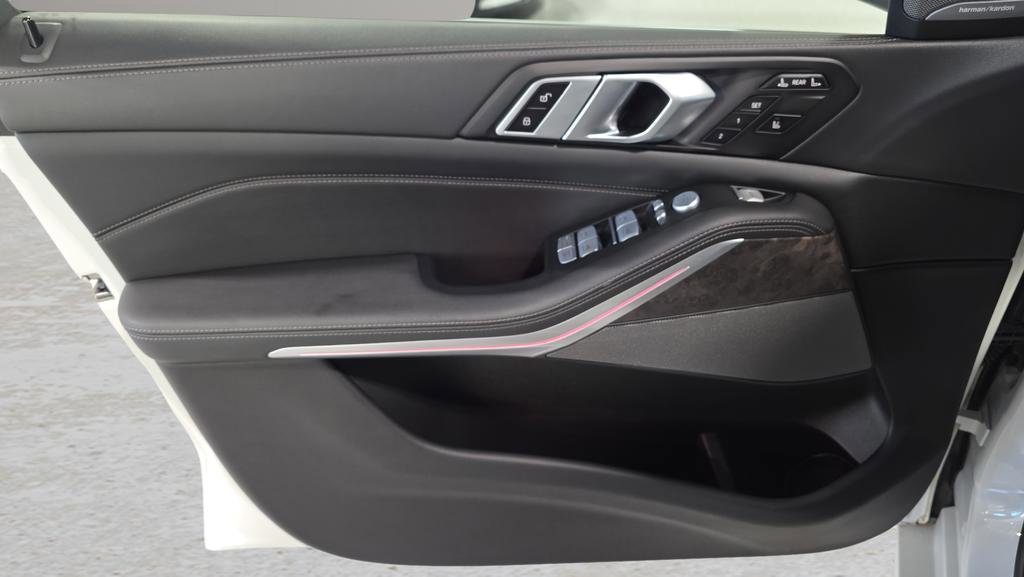 Used 2023 BMW X7 xDrive40i w/ Premium Package image 10