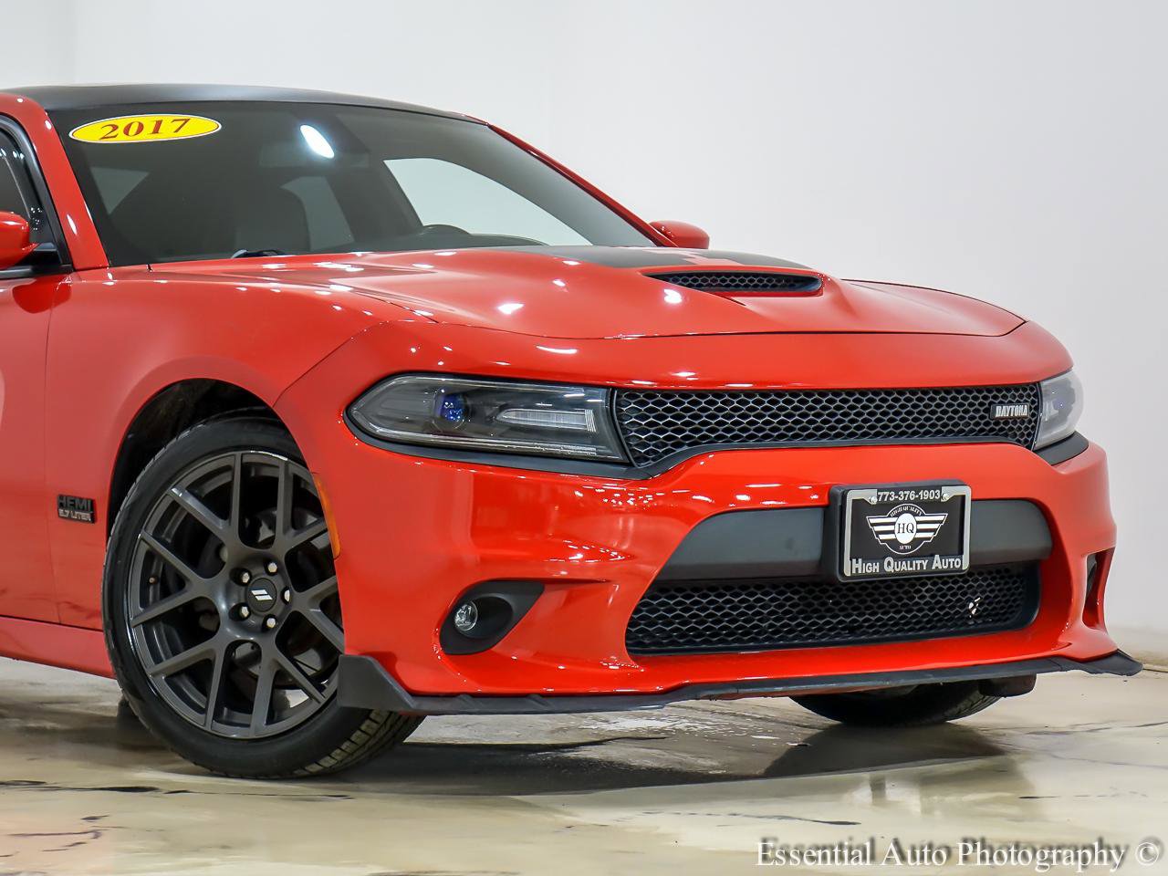 Used 2017 Dodge Charger R/T RWD image 2