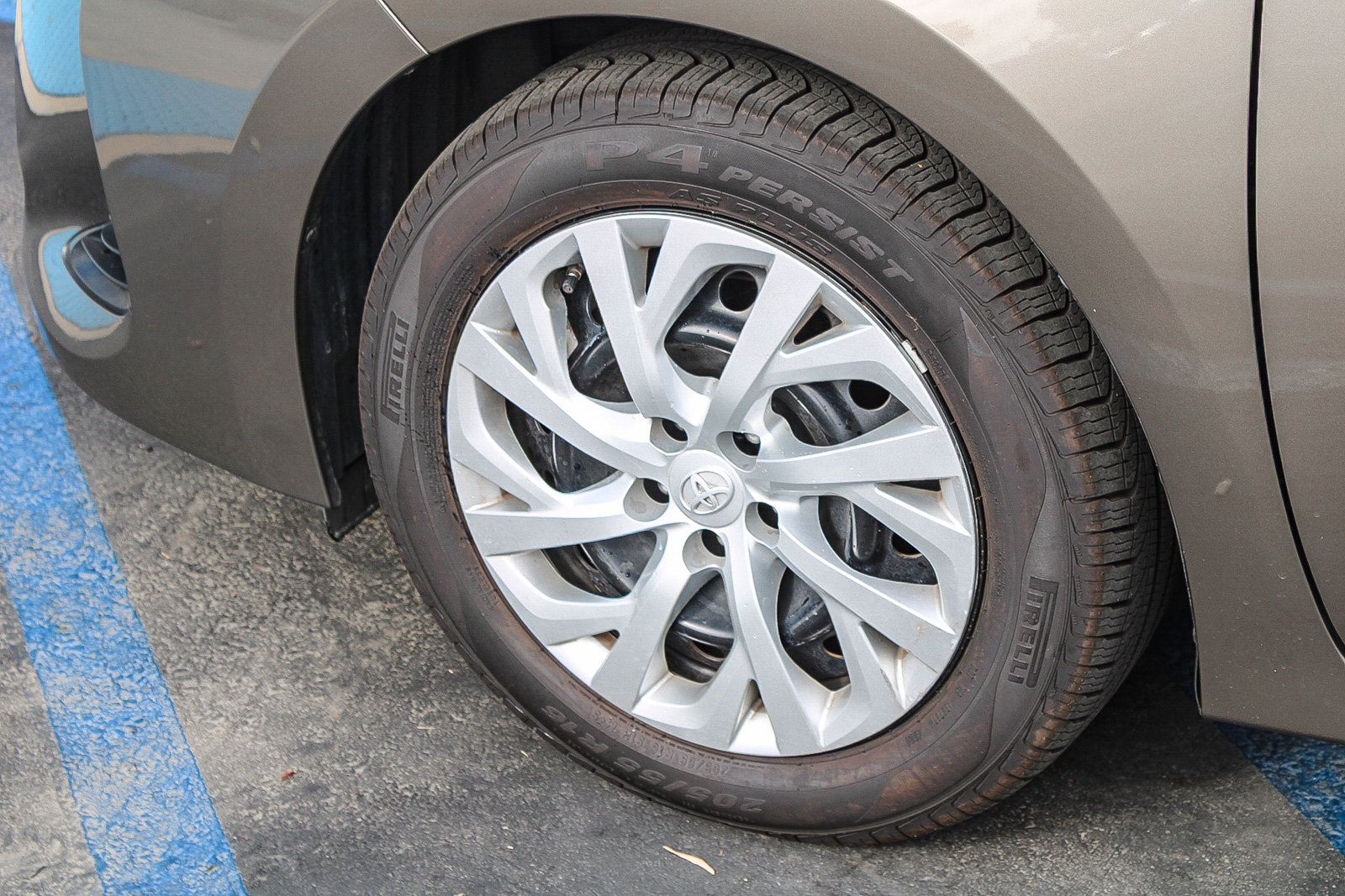 Used 2019 Toyota Corolla LE FWD image 13