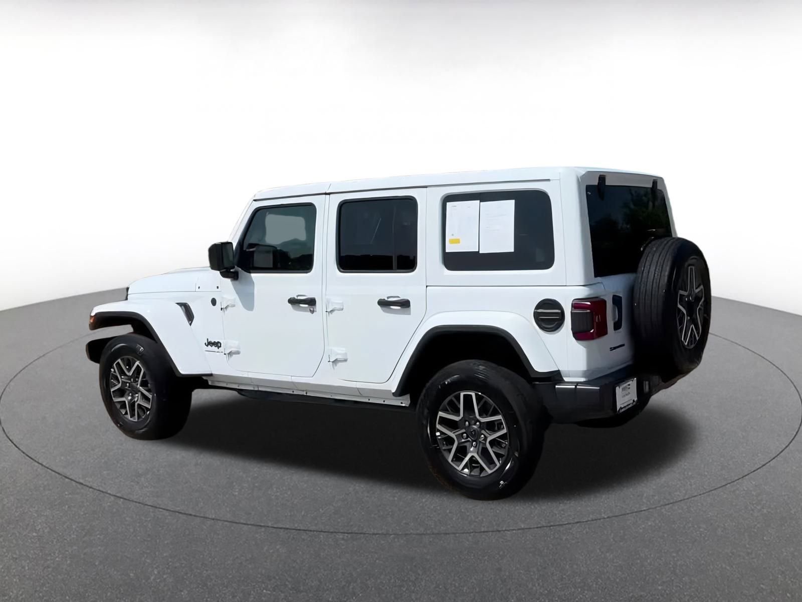 Used 2025 Jeep Wrangler Sahara image 10