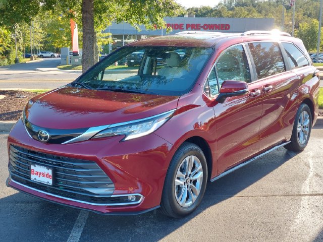 Used 2026 Toyota Sienna Limited AWD/4WD image 7