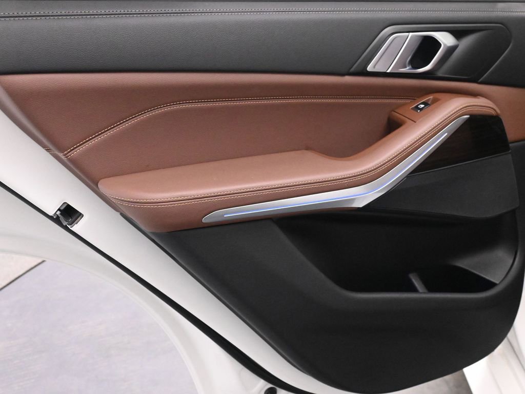 Used 2020 BMW X5 xDrive40i w/ M Sport Package image 18