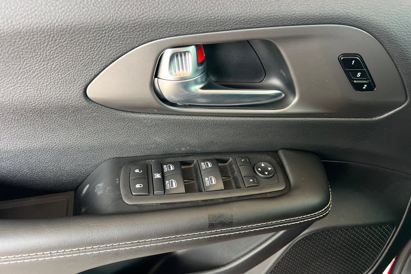 New 2026 Chrysler Pacifica Select AWD/4WD image 12