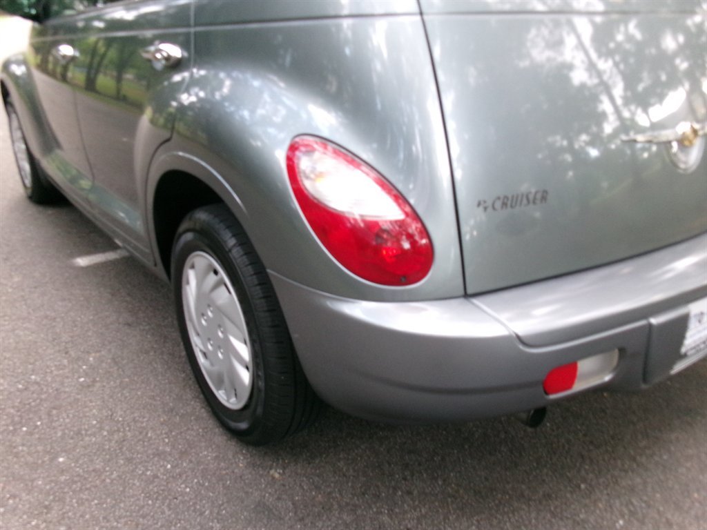 Used 2009 Chrysler PT Cruiser FWD image 36