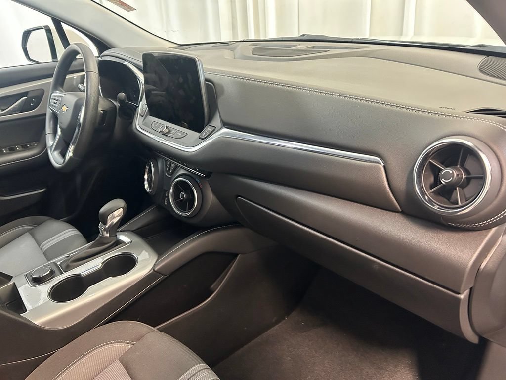 Used 2025 Chevrolet Blazer LT FWD image 23