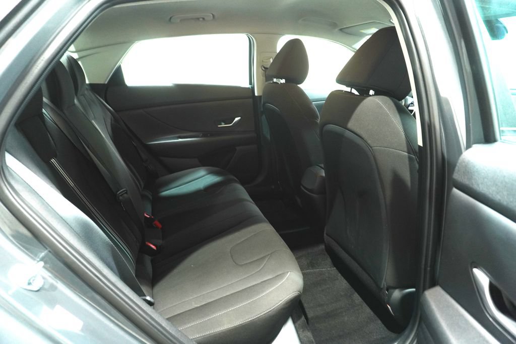 Used 2023 Hyundai Elantra SEL w/ Preferred Accessory Package FWD image 14