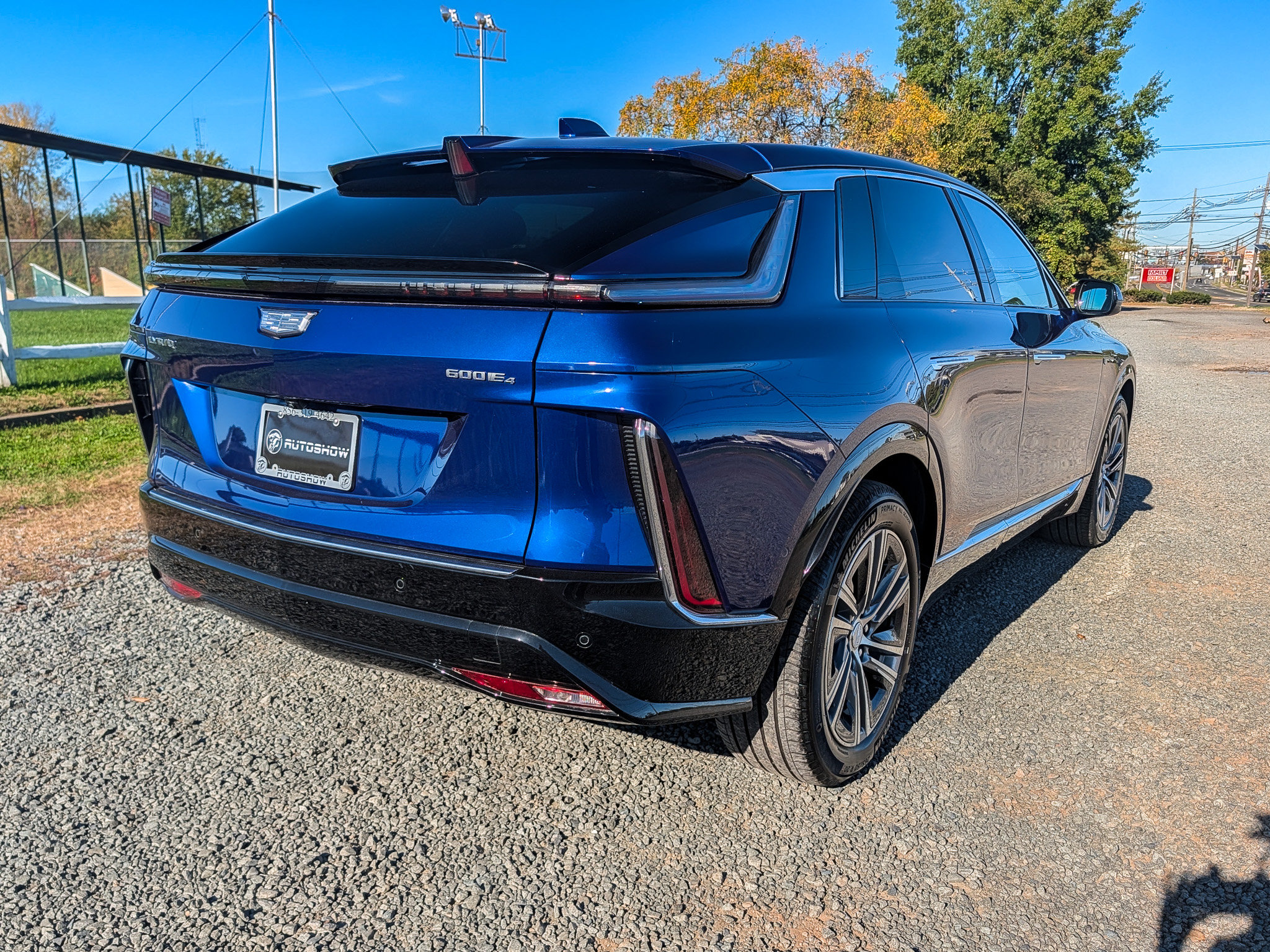 Used 2024 Cadillac Lyriq Luxury AWD/4WD image 4