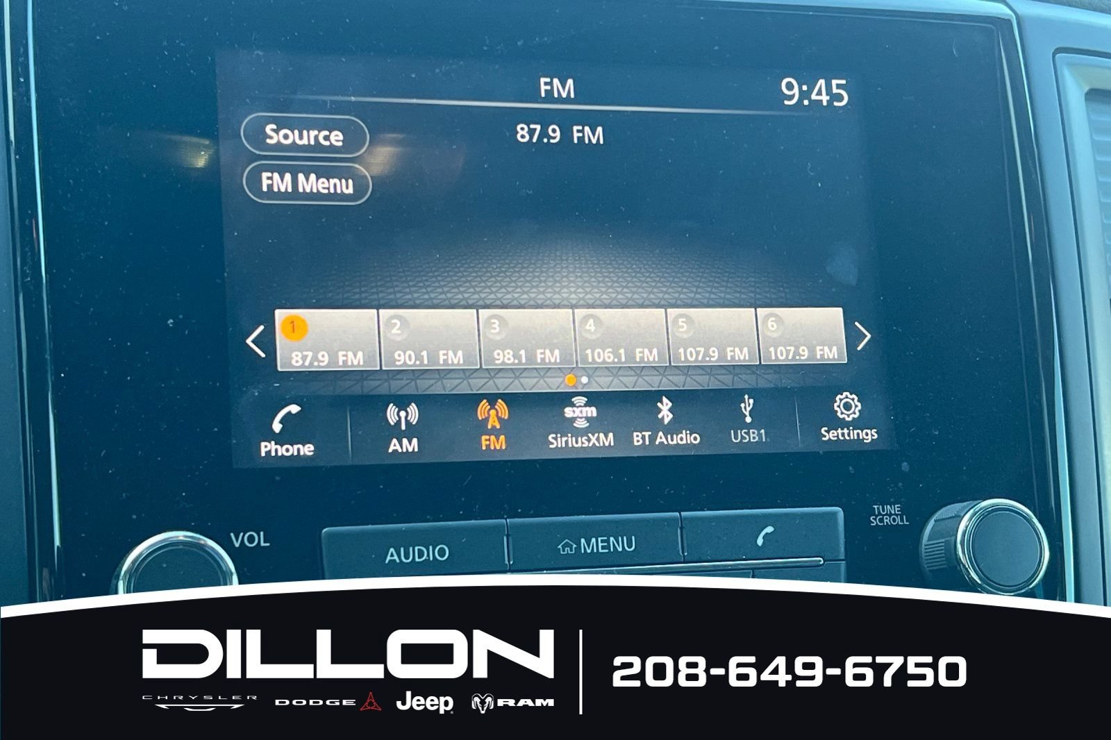 Used 2024 Nissan Titan SV AWD/4WD image 17