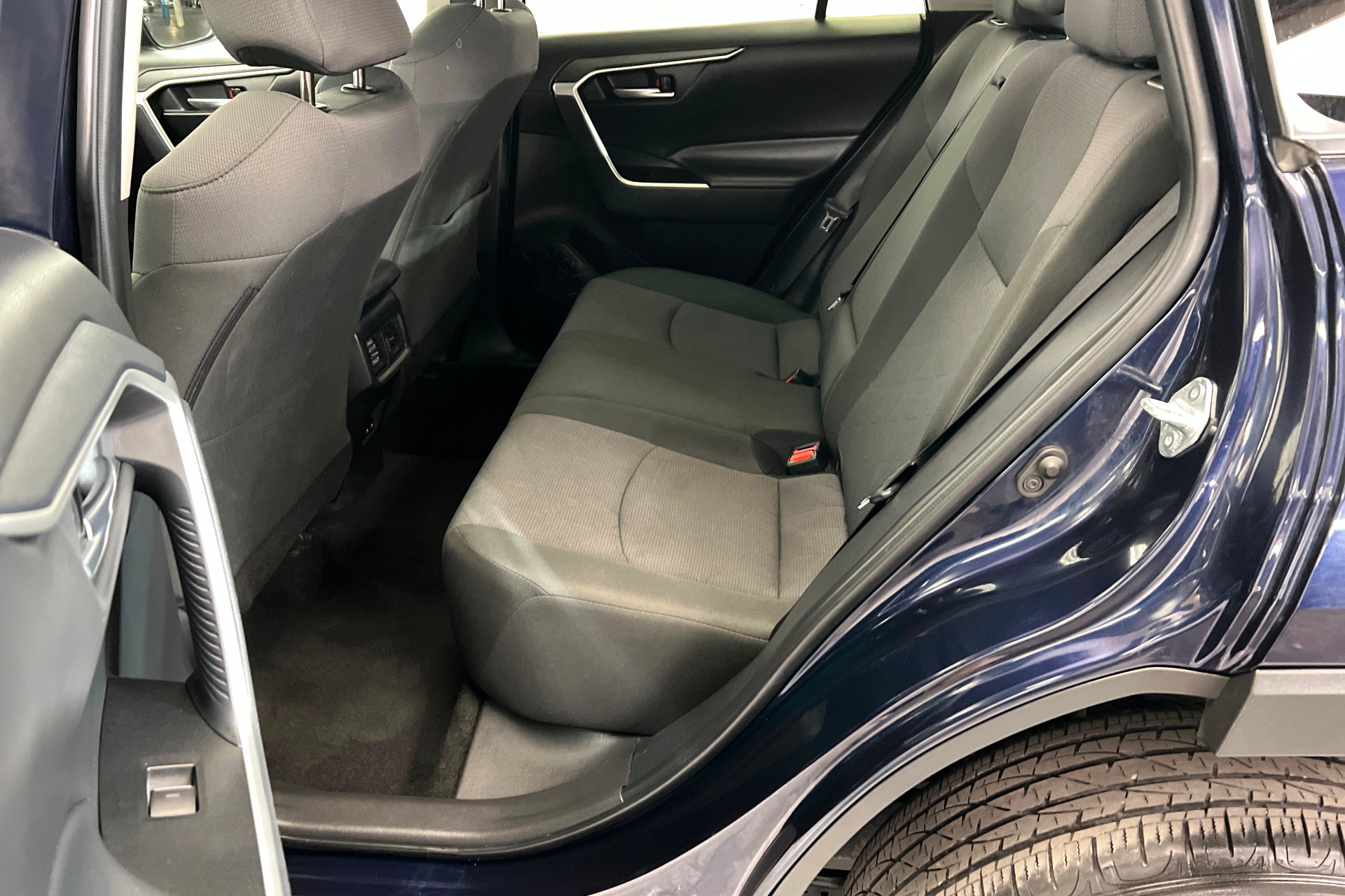 Used 2025 Toyota RAV4 XLE FWD image 22