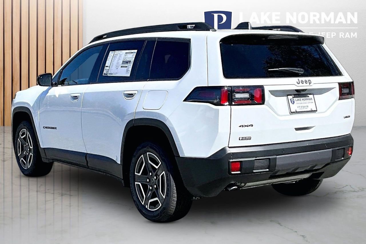 New 2026 Jeep Cherokee Laredo image 7