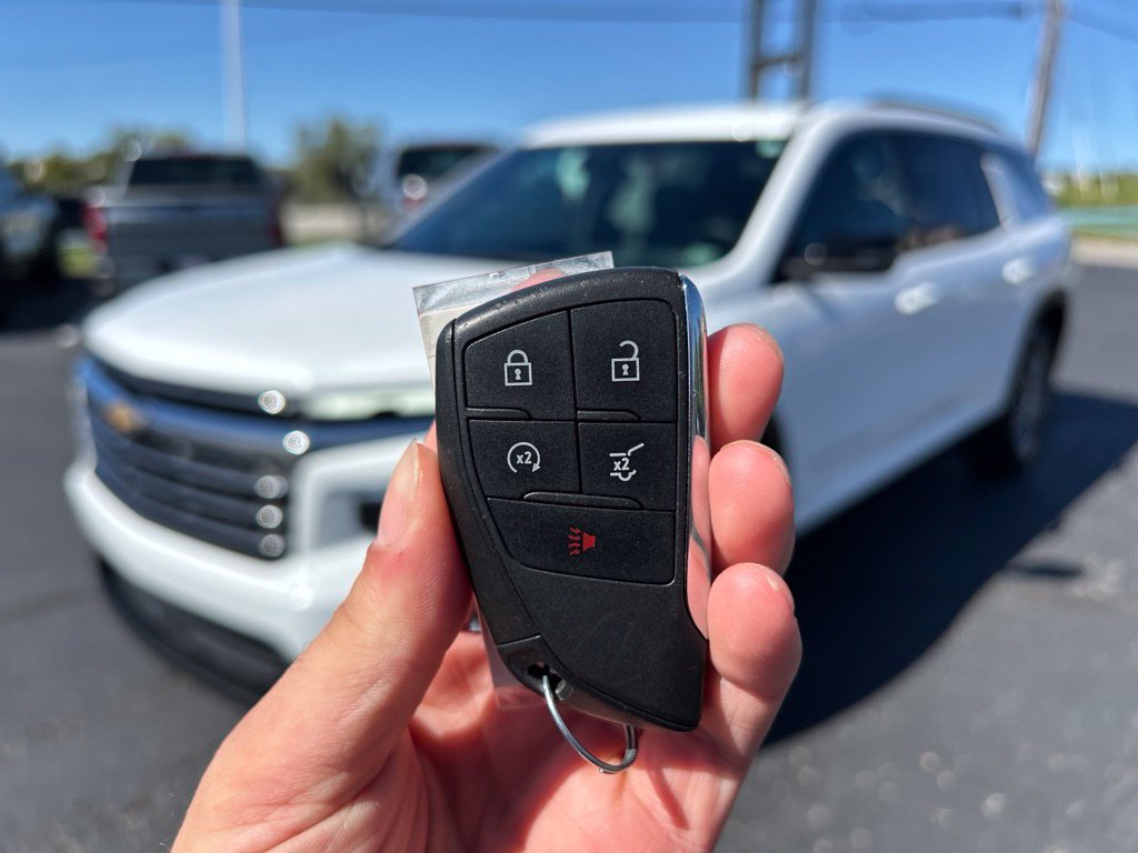 Used 2025 Chevrolet Traverse LT FWD image 43