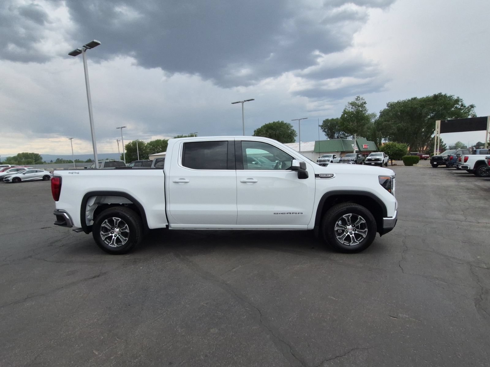 New 2026 GMC Sierra 1500 SLE AWD/4WD image 2
