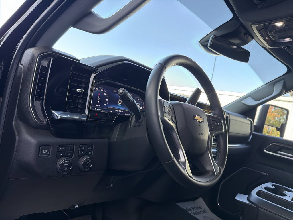 Used 2025 Chevrolet Silverado 2500 LTZ AWD/4WD image 10