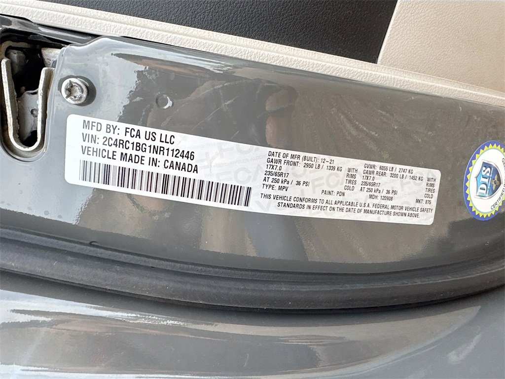 Used 2022 Chrysler Pacifica Touring-L image 32