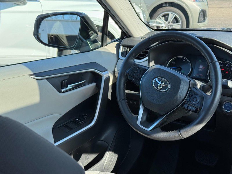 Used 2021 Toyota RAV4 XLE w/ Convenience Package image 12