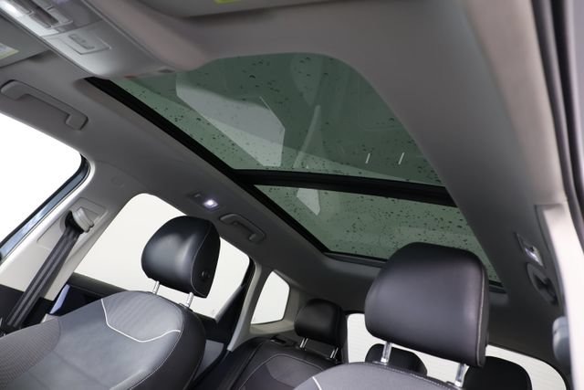 Used 2024 Volkswagen Taos SE w/ Panoramic Sunroof Package AWD/4WD image 19